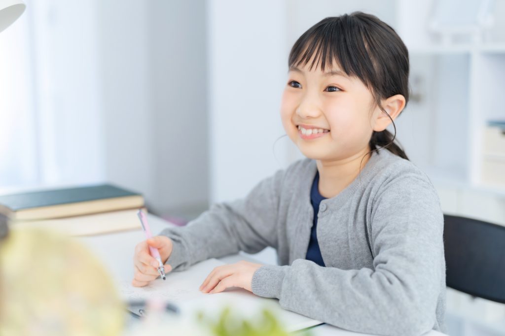 英語を学ぶ小学生のための最新学習法！教材選びから日常会話までのコツ